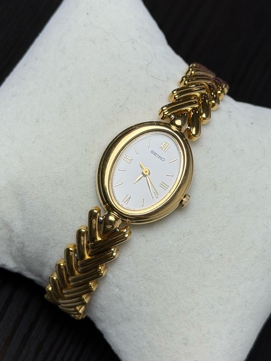 Seiko Accessories - Vintage 1981 Seiko 1221-5930 Women’s Watch